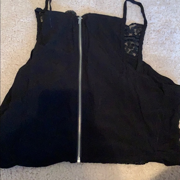 black pattern top - Picture 2 of 2